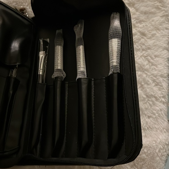 Bella And Bear Makeup Brush Set With Case - Picture 7 of 9